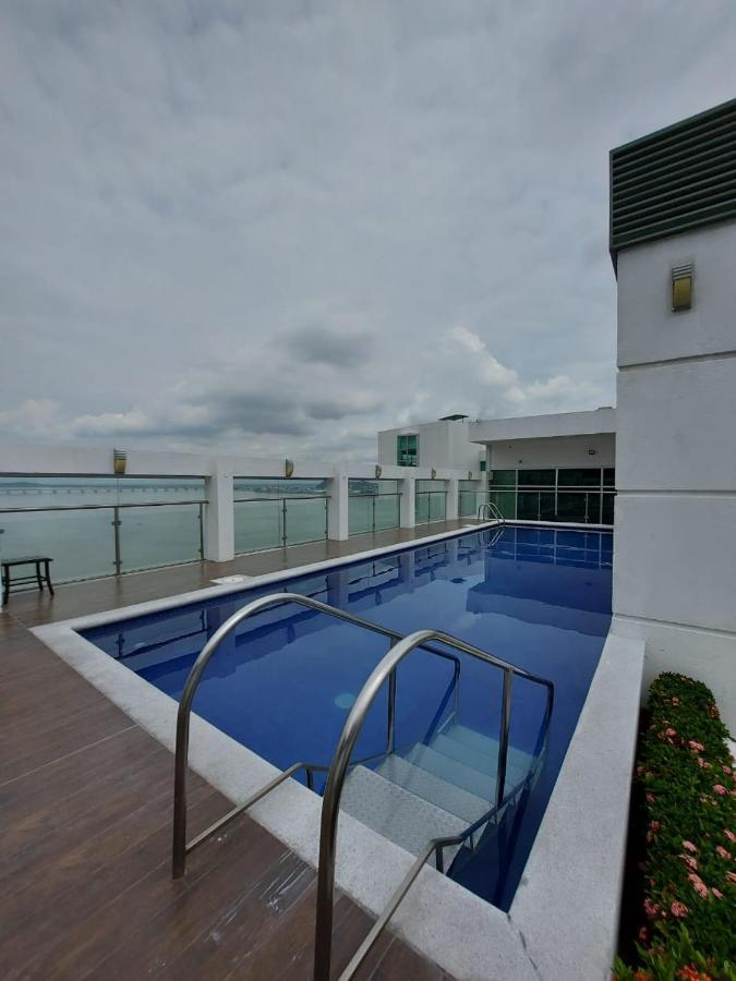 Apartamento Vista Al Rio Puerto Santana Riverfront 1 جواياكيل المظهر الخارجي الصورة
