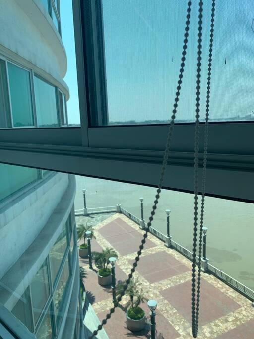 Apartamento Vista Al Rio Puerto Santana Riverfront 1 جواياكيل المظهر الخارجي الصورة